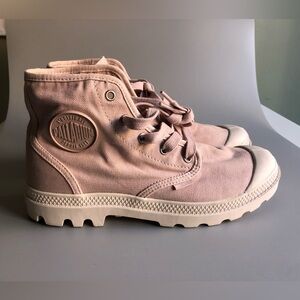 Palladium US Pampa HI Rose Smoke Boots Womens Size: US 9.5